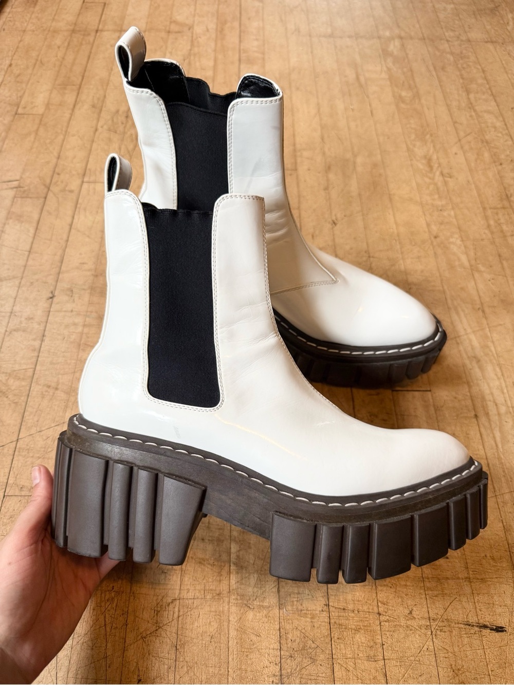 STELLA MCCARTNEY Emilie Lug Sole Wood Platform Pull On Chelsea Boots White 10.5